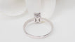 Bague 53.5 Bague solitaire en or blanc et diamants taille baguette 58 Facettes 32845