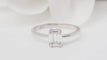 Bague 53.5 Bague solitaire en or blanc et diamants taille baguette 58 Facettes 32845