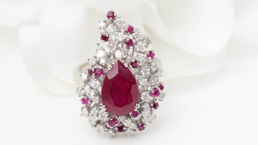 Bague 54 Bague cocktail en or blanc 18 ct rubis et diamants 58 Facettes 32888