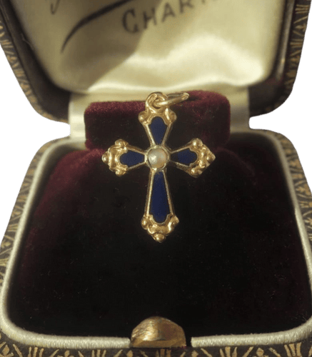 Pendentif Croix régionale XIXe - Pendentif en or jaune, émail bleu et perle 58 Facettes Pendentif