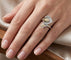 Bague 53 Arum - Bague fleur en or blanc et diamants 58 Facettes Bague fleur