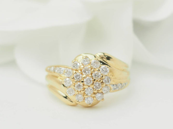 Bague 52 Bague pavée de diamants en or jaune 58 Facettes 33391