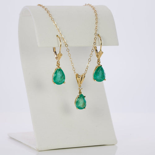 Boucles d'oreilles Parure - Pendentif, boucles d'oreilles et chaîne en or jaune, émeraudes et diamant 58 Facettes E017