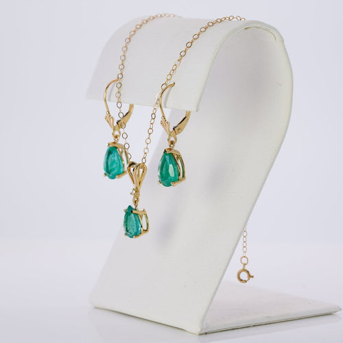 Boucles d'oreilles Parure - Pendentif, boucles d'oreilles et chaîne en or jaune, émeraudes et diamant 58 Facettes E017