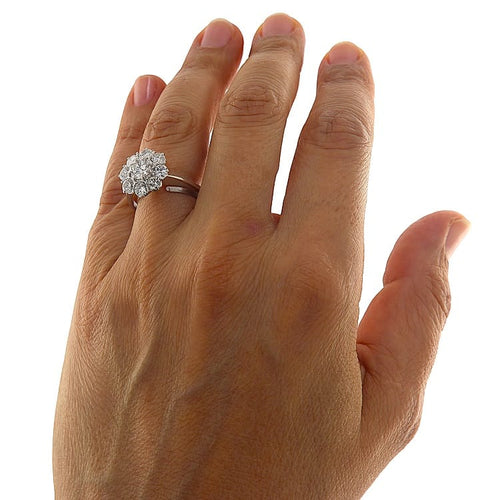 https://www.gioielleriaguidetti.it/wp-content/uploads/2026/05/G3955-anello-margherita-oro-bianco-diamanti-brillanti-4.jpg