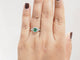 Bague Bague entourage en or blanc, émeraude 0,61 ct et diamants 58 Facettes 33176