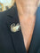 https://cdn.shopify.com/s/files/1/0647/1470/3075/files/Broche_Ancienne_-_Broche_Cygne_Nacre_Diamants_Or_Jaune_Gris_-_Joaillerie_Paris_-_Les_Pierres_de_Julie_1.heic?v=1780310745