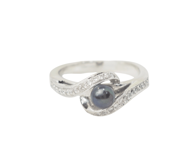 https://cdn.shopify.com/s/files/1/0750/3799/9372/files/l-aurore-bague-or-blanc-perle-tahiti_ca4da4cc-7c58-414d-91d1-942b6c2f917f.png?v=1791895083
