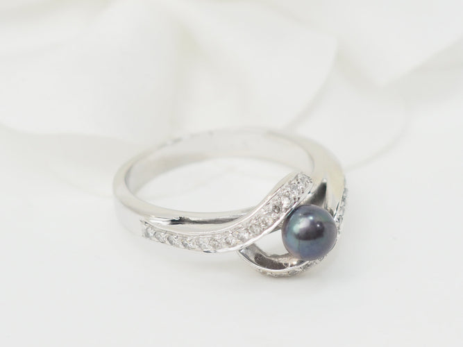 Bague 60 Bague en or blanc, perle de Tahiti et diamants 58 Facettes 26570