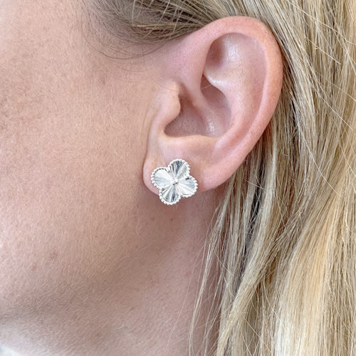 Van Cleef & Arpels earrings Vintage Alhambra - White gold earrings 58 Facettes 35689