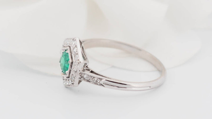 Bague 55.5 Bague hexagonale en platine, émeraude et diamants 58 Facettes 33046