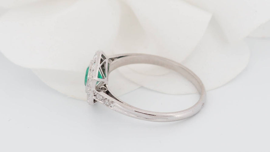 Bague 55.5 Bague hexagonale en platine, émeraude et diamants 58 Facettes 33046
