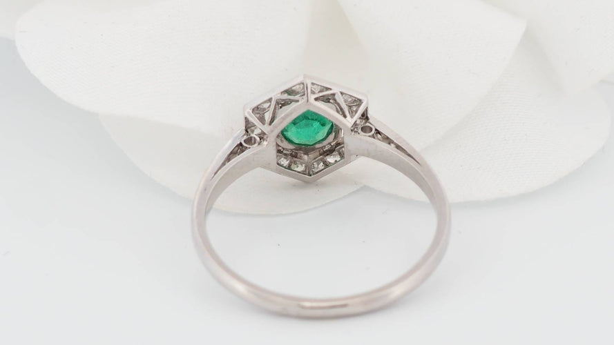 Bague 55.5 Bague hexagonale en platine, émeraude et diamants 58 Facettes 33046