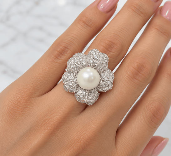 Bague 51 Bague fleur vintage en or blanc 18 carats, perle et diamants 58 Facettes 33405