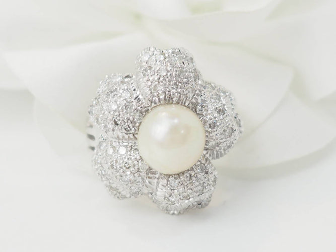 Bague 51 Bague fleur vintage en or blanc 18 carats, perle et diamants 58 Facettes 33405