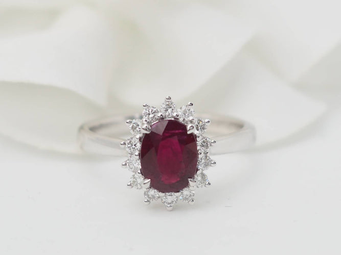 Bague 54 Bague entourage en or blanc, rubis 0,95 ct et diamants 58 Facettes 33179
