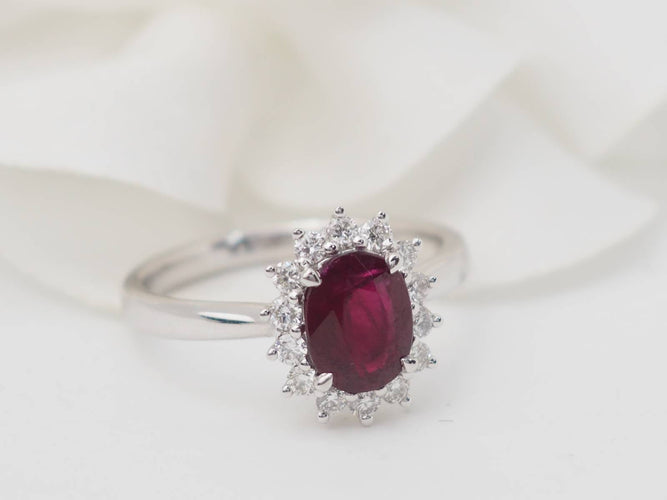 Bague 54 Bague entourage en or blanc, rubis 0,95 ct et diamants 58 Facettes 33179