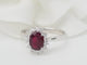Bague 54 Bague entourage en or blanc, rubis 0,95 ct et diamants 58 Facettes 33179