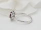 Bague 54 Bague entourage en or blanc, rubis 0,95 ct et diamants 58 Facettes 33179