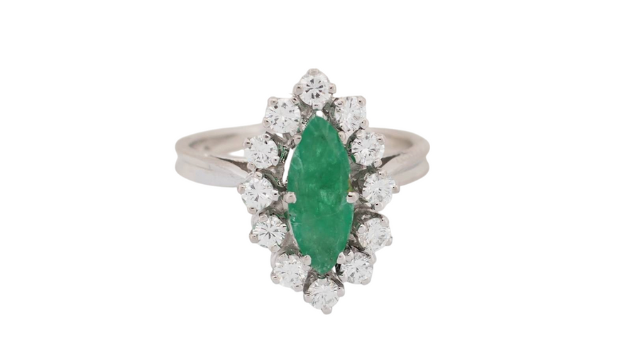 Bague 53 Bague marquise en or blanc, émeraude et diamants 58 Facettes 33052