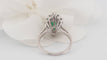 Bague 53 Bague marquise en or blanc, émeraude et diamants 58 Facettes 33052