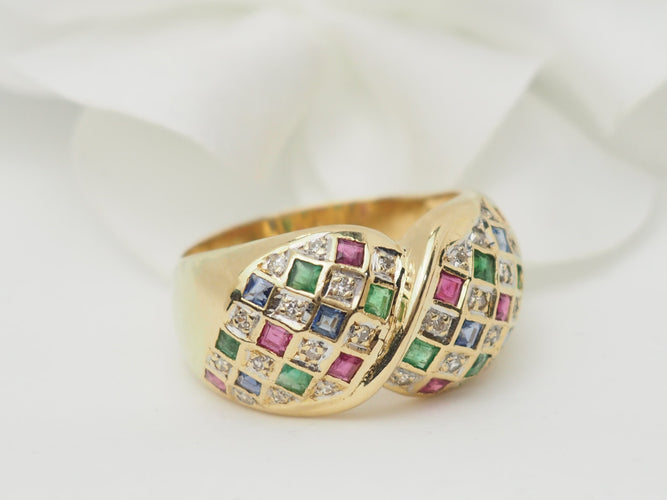 Bague 61 Bague pavée en or jaune, diamants et pierres précieuses 58 Facettes 22233