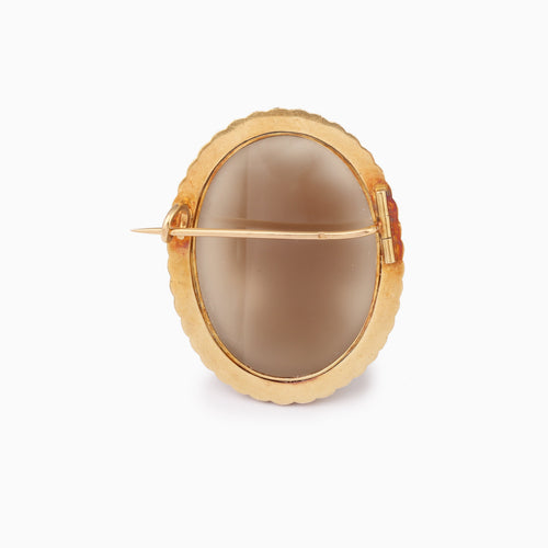 https://cdn.shopify.com/s/files/1/0647/1470/3075/files/BrocheAncienne-BrocheCameeSardonyxPerlesOrJaune-JoaillerieParis-LesPierresdeJulie_2.jpg?v=1780394506