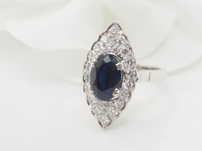 Bague 50 Bague marquise en or blanc, saphir et diamants 58 Facettes 33228