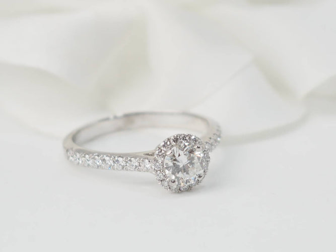 Bague 53.5 Bague solitaire en or blanc et diamants 58 Facettes 30712/30923