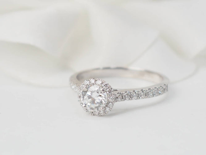 Bague 53.5 Bague solitaire en or blanc et diamants 58 Facettes 30712/30923