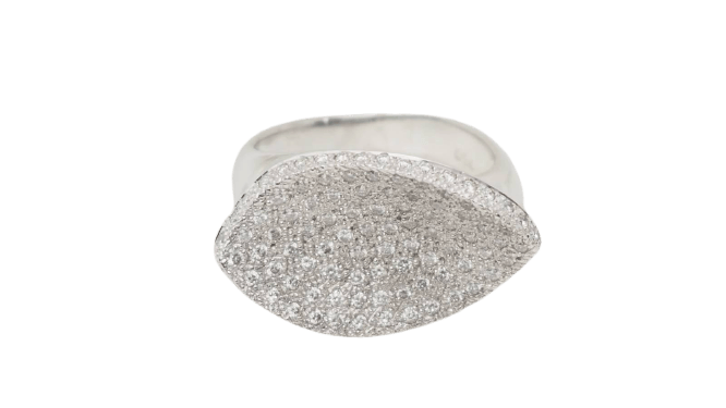 Bague 52.5 Bague ondulée pavée en or blanc et diamants 58 Facettes 18487