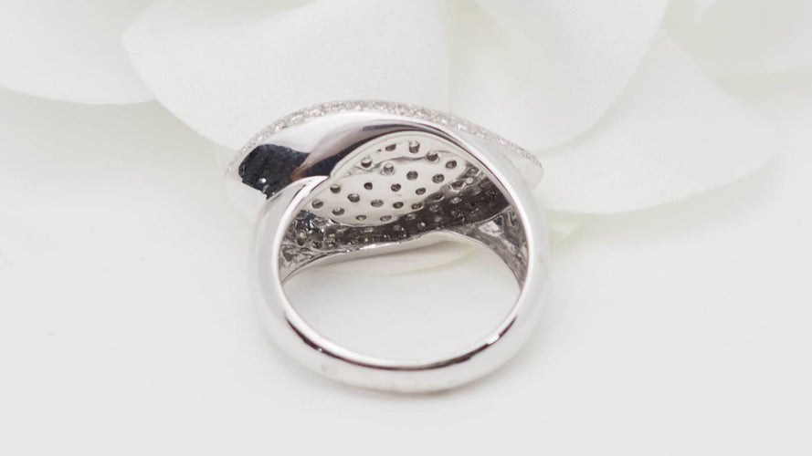 Bague 52.5 Bague ondulée pavée en or blanc et diamants 58 Facettes 18487