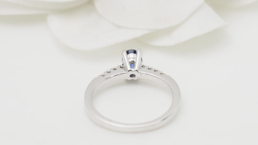 Bague 53.5 Bague solitaire en or jaune, saphir et diamants 58 Facettes 31391
