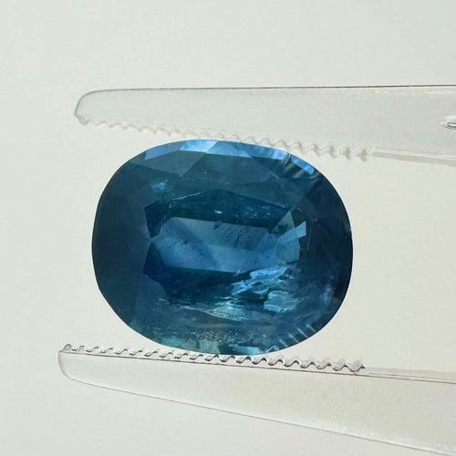https://cdn.shopify.com/s/files/1/1015/8633/8124/files/natural-blue-sapphire-oval-cushion-cut-face-macro.jpg?v=1779879719