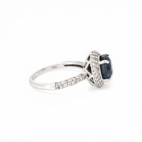 https://cdn.shopify.com/s/files/1/1015/8633/8124/files/antique-jewelry-finds-bague-saphir-diamant-or-18k-halo-bleu-a1b2c3d4.jpg?v=1778921776