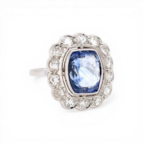 https://cdn.shopify.com/s/files/1/1015/8633/8124/files/antiquejewelryfinds-bague-platinum-saphir-diamants-artdeco-a1b2c3d4.jpg?v=1778411114