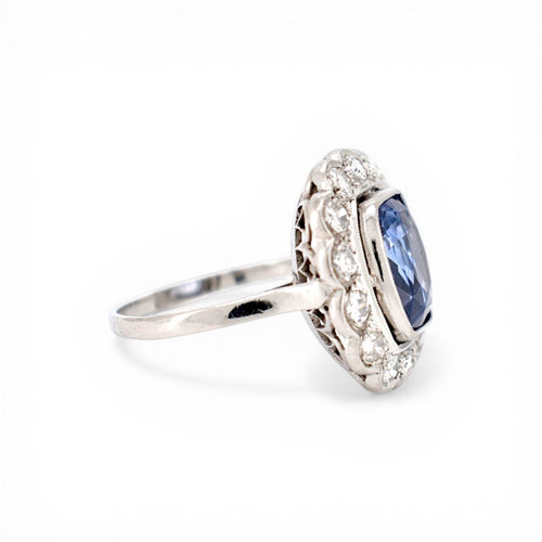 https://cdn.shopify.com/s/files/1/1015/8633/8124/files/antique-jewelry-finds-bague-platinum-saphir-diamants-art-deco-a1b2c3d4.jpg?v=1778411113