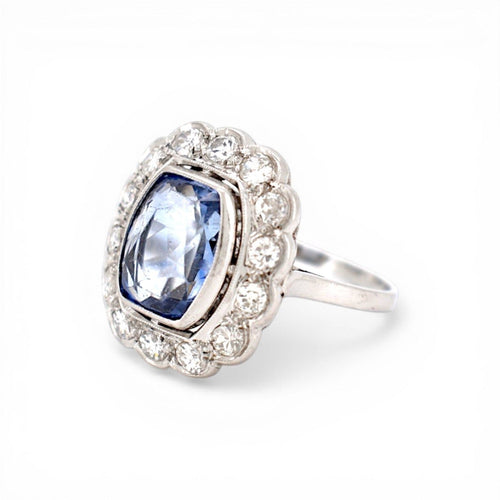 https://cdn.shopify.com/s/files/1/1015/8633/8124/files/antique-jewelry-finds-bague-platinum-saphir-diamants-art-deco-a1b2c3d4_077f3961-8bd5-4781-803b-a759e1455c64.jpg?v=1778411113