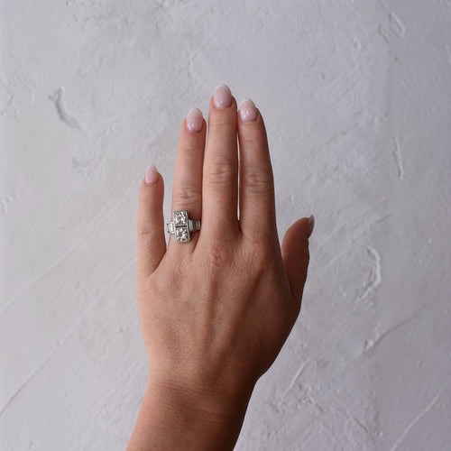 https://cdn.shopify.com/s/files/1/1015/8633/8124/files/art-deco-antique-1920-toi-et-moi-diamonds-ring-1.jpg?v=1779293128