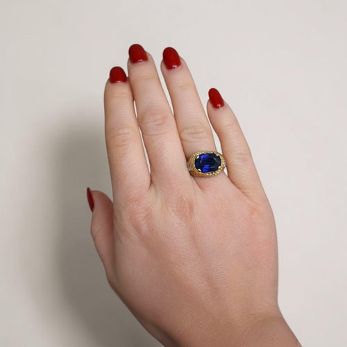 https://cdn.shopify.com/s/files/1/1015/8633/8124/files/vintage-statement-gold-ring-unheated-intense-blue-ceylon-sapphire-diamonds-11.jpg?v=1779463780