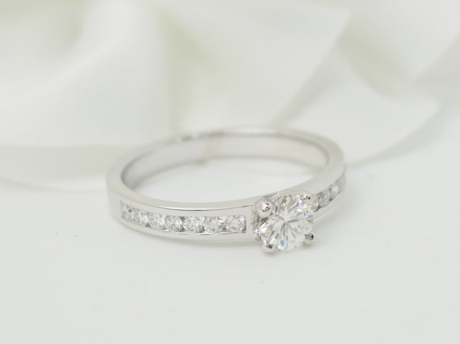 Bague 52 Bague solitaire en or blanc 18 kt avec diamants de 0,37 ct 58 Facettes 29910
