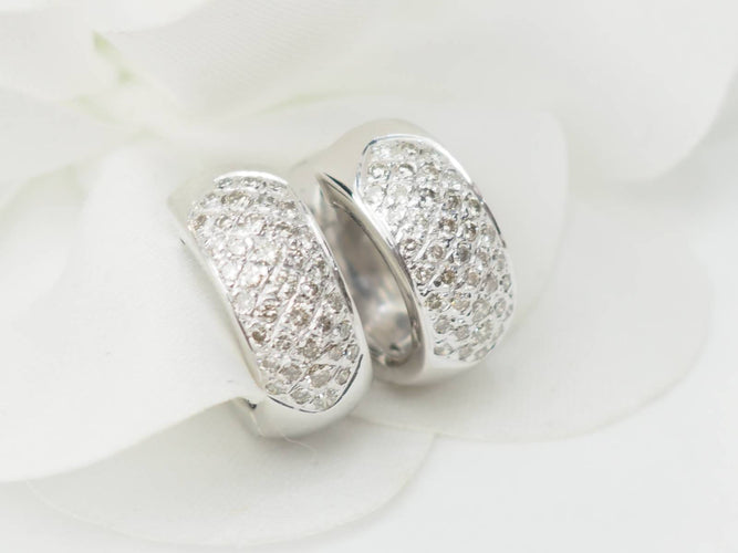 Boucles d'oreilles Boucles d'oreilles créoles en or blanc et diamants 58 Facettes 33434