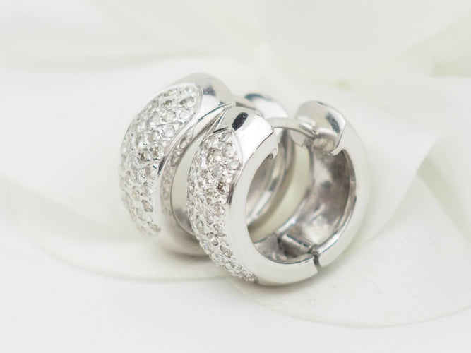 Boucles d'oreilles Boucles d'oreilles créoles en or blanc et diamants 58 Facettes 33434