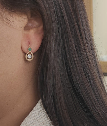 Boucles d'oreilles Boucles d'oreilles dormeuses en or jaune, émeraudes et diamants 58 Facettes 33325