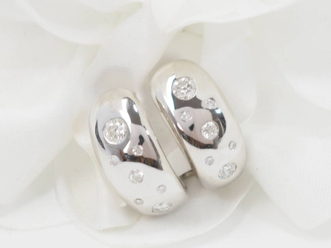 Boucles d'oreilles Boucles d’oreilles en or blanc et diamants 58 Facettes 21485