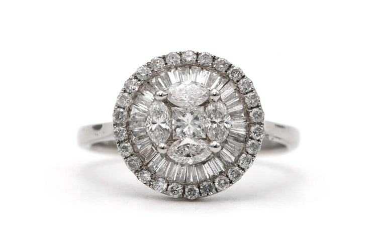 Bague 59 Bague contemporaine en or blanc 18 carats et diamants 58 Facettes 23827