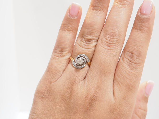 Bague 54.5 Bague tourbillon en or jaune et blanc 18 kt et diamants 58 Facettes 33317