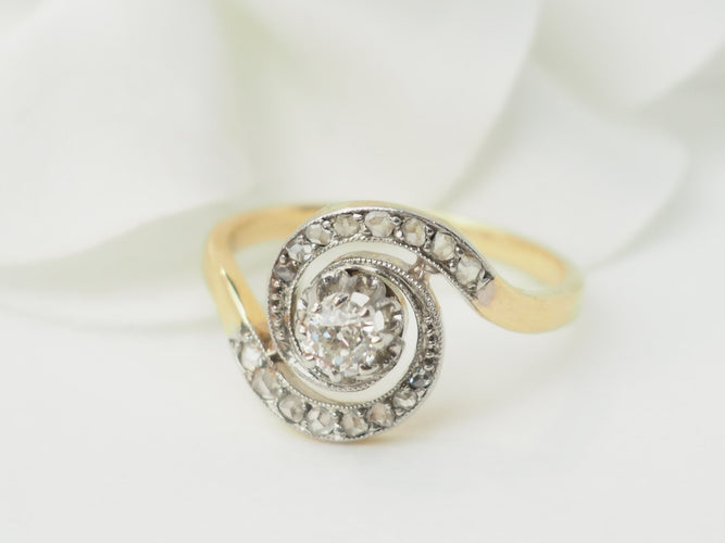 Bague 54.5 Bague tourbillon en or jaune et blanc 18 kt et diamants 58 Facettes 33317