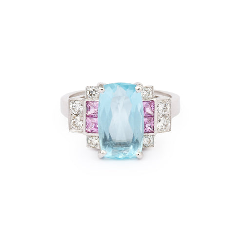 https://cdn.shopify.com/s/files/1/0647/1470/3075/files/BaguedeFiancailles-BagueAigue-Marine3CaratsSaphirsRosesDiamantsOrGris-JoaillerieParis-LesPierresde_1.jpg?v=1780747910