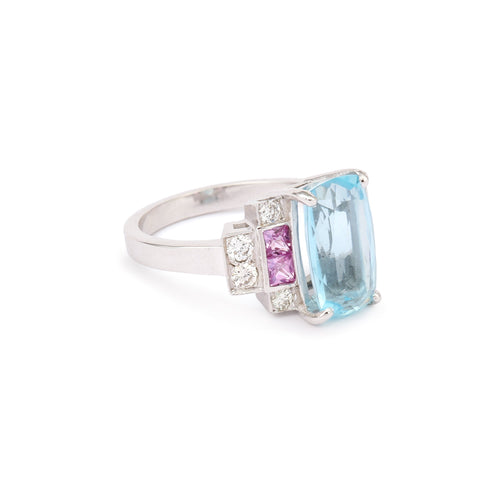 https://cdn.shopify.com/s/files/1/0647/1470/3075/files/BaguedeFiancailles-BagueAigue-Marine3CaratsSaphirsRosesDiamantsOrGris-JoaillerieParis-LesPierresd.jpg?v=1780747909